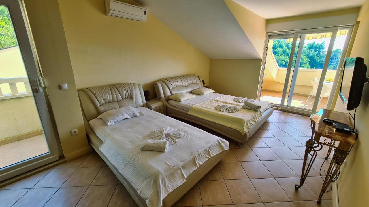 Apartments Villa Astra & Pinija Brela Ngoại thất bức ảnh