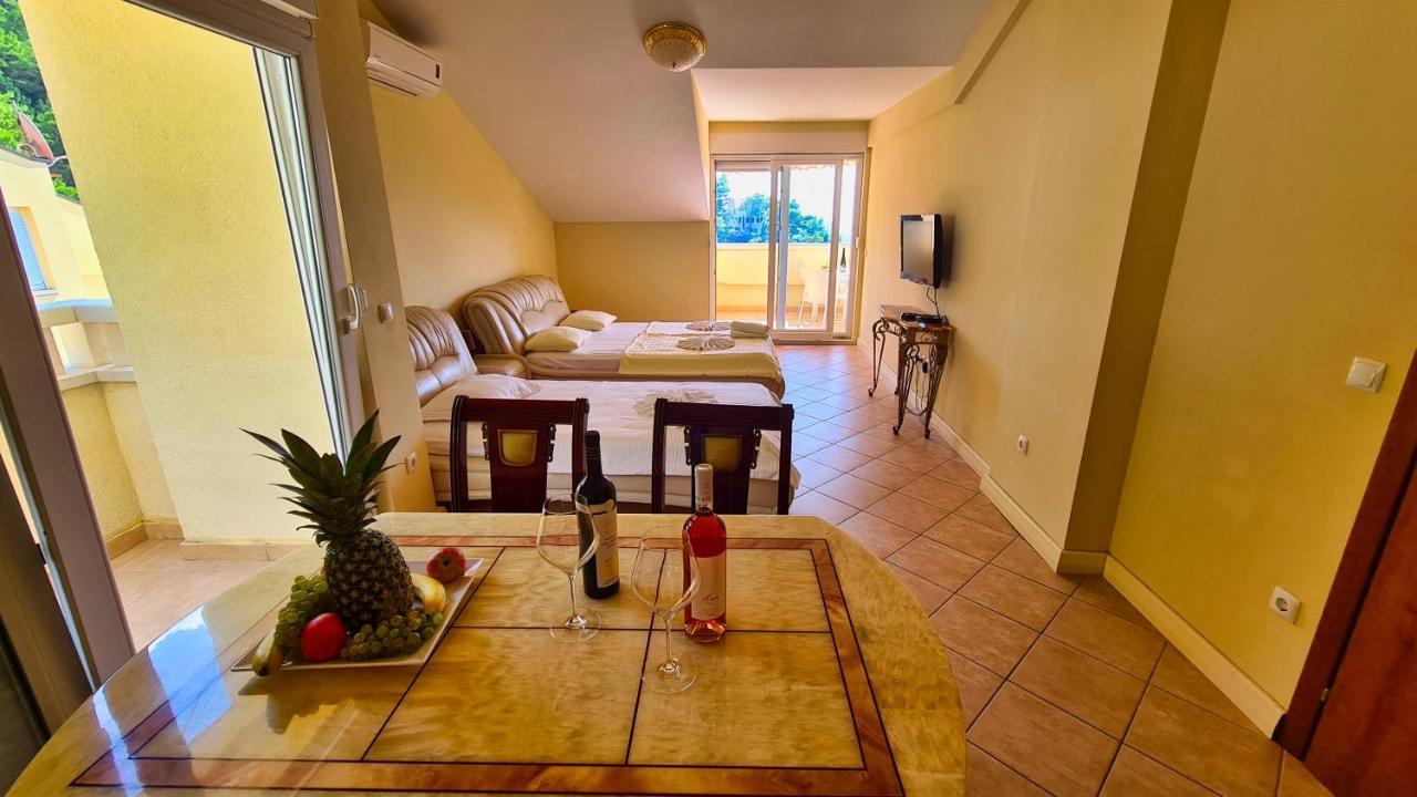 Apartments Villa Astra & Pinija Brela Ngoại thất bức ảnh