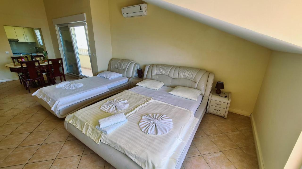 Apartments Villa Astra & Pinija Brela Ngoại thất bức ảnh