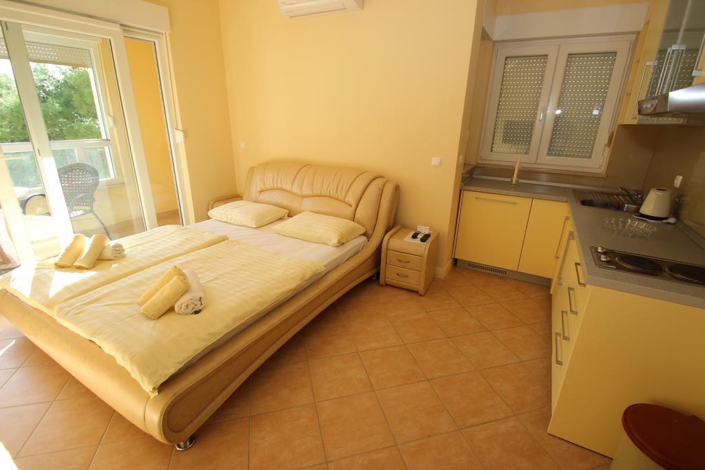 Apartments Villa Astra & Pinija Brela Phòng bức ảnh