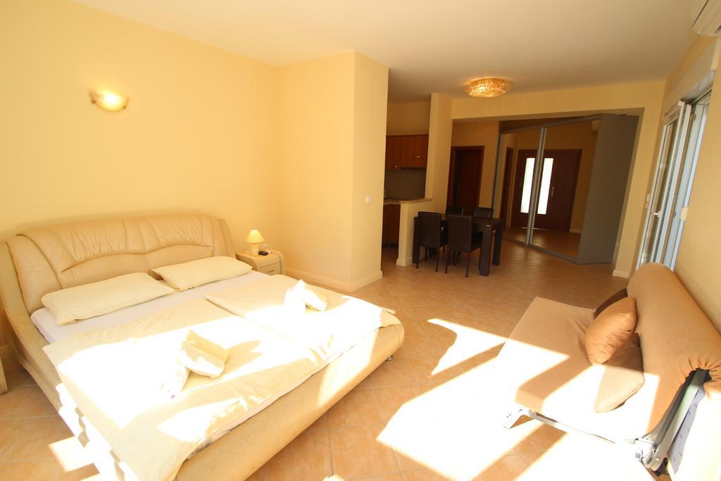 Apartments Villa Astra & Pinija Brela Phòng bức ảnh