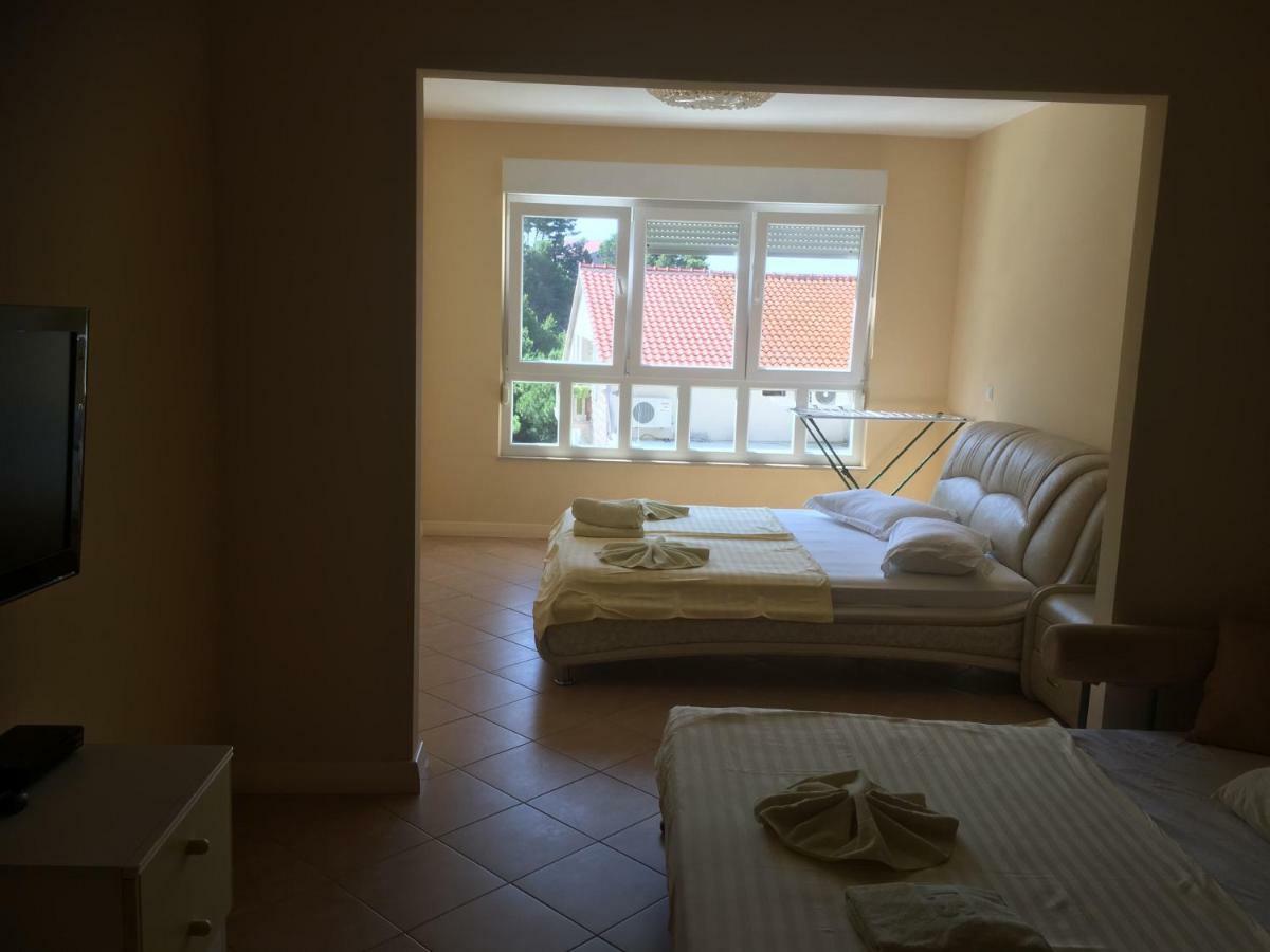Apartments Villa Astra & Pinija Brela Ngoại thất bức ảnh